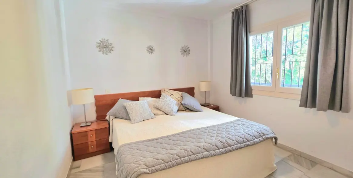 Sale of penthouse duplex in The Golden Mile 6