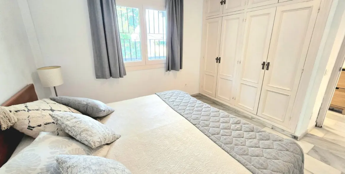Sale of penthouse duplex in The Golden Mile 7