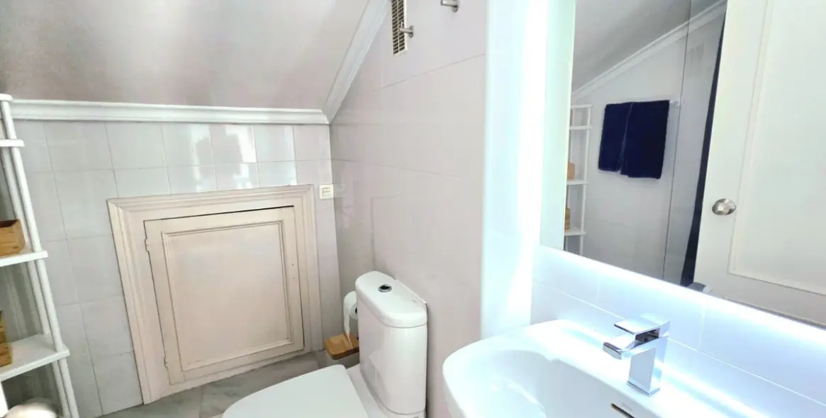 Sale of penthouse duplex in The Golden Mile 12