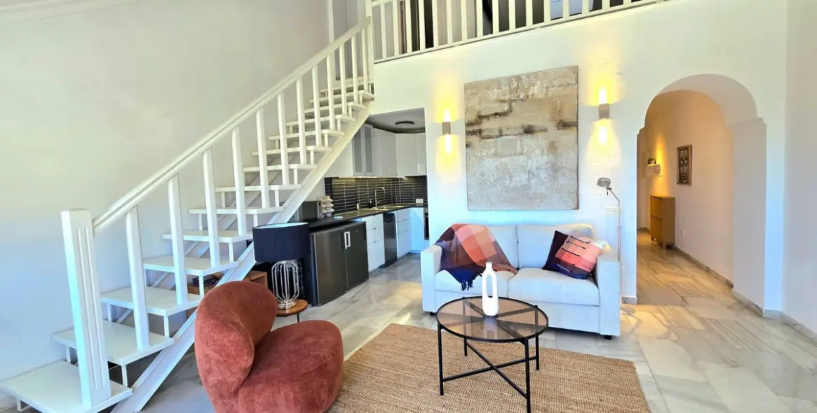 Sale of penthouse duplex in The Golden Mile 15