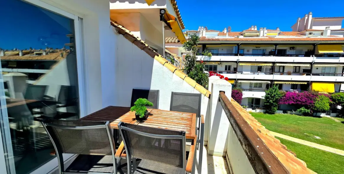 Sale of penthouse duplex in The Golden Mile 16