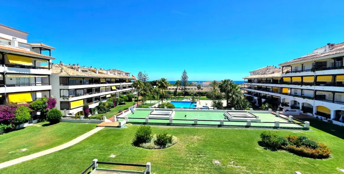 Sale of penthouse duplex in The Golden Mile 17