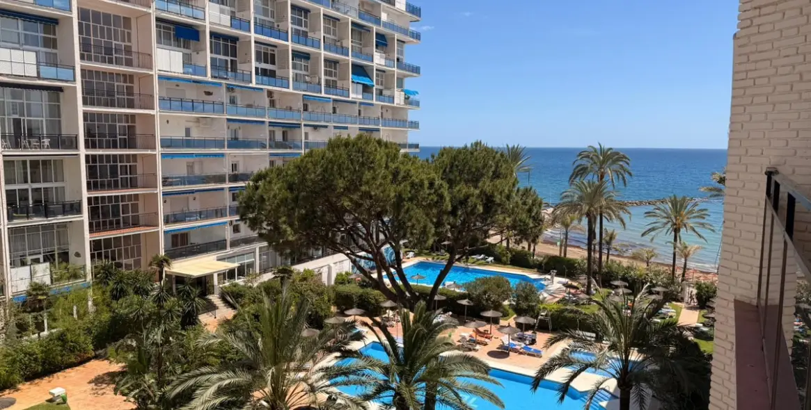 Sale of middle floor apartment in Marbella 1