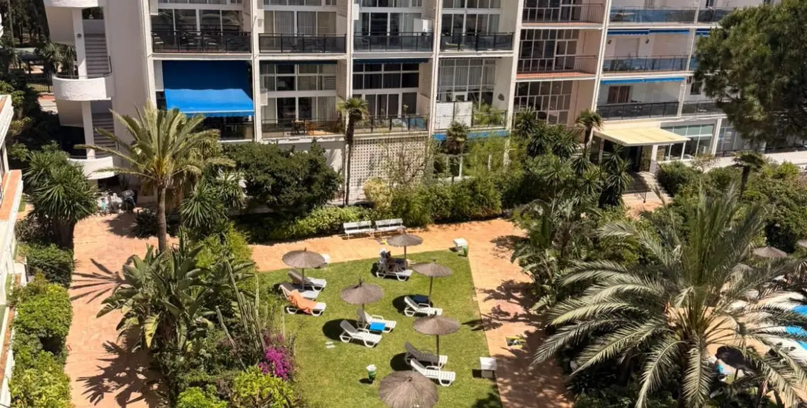 Sale of middle floor apartment in Marbella 12