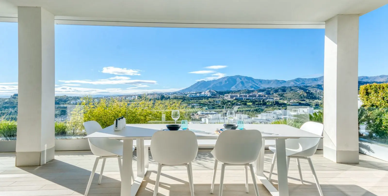 Sale of ground floor apartment in Estepona 1