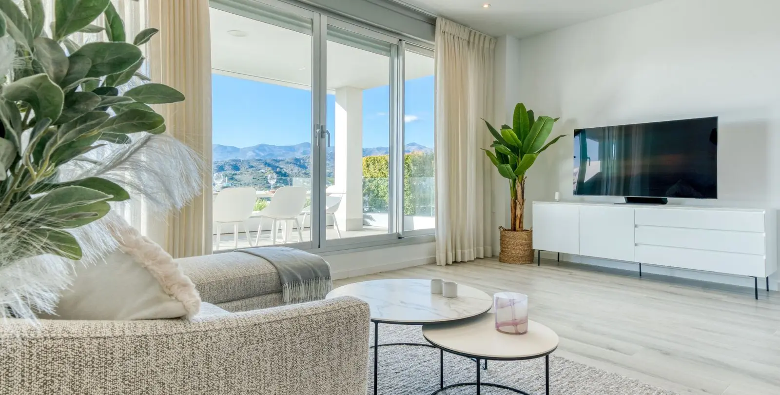 Sale of ground floor apartment in Estepona 3