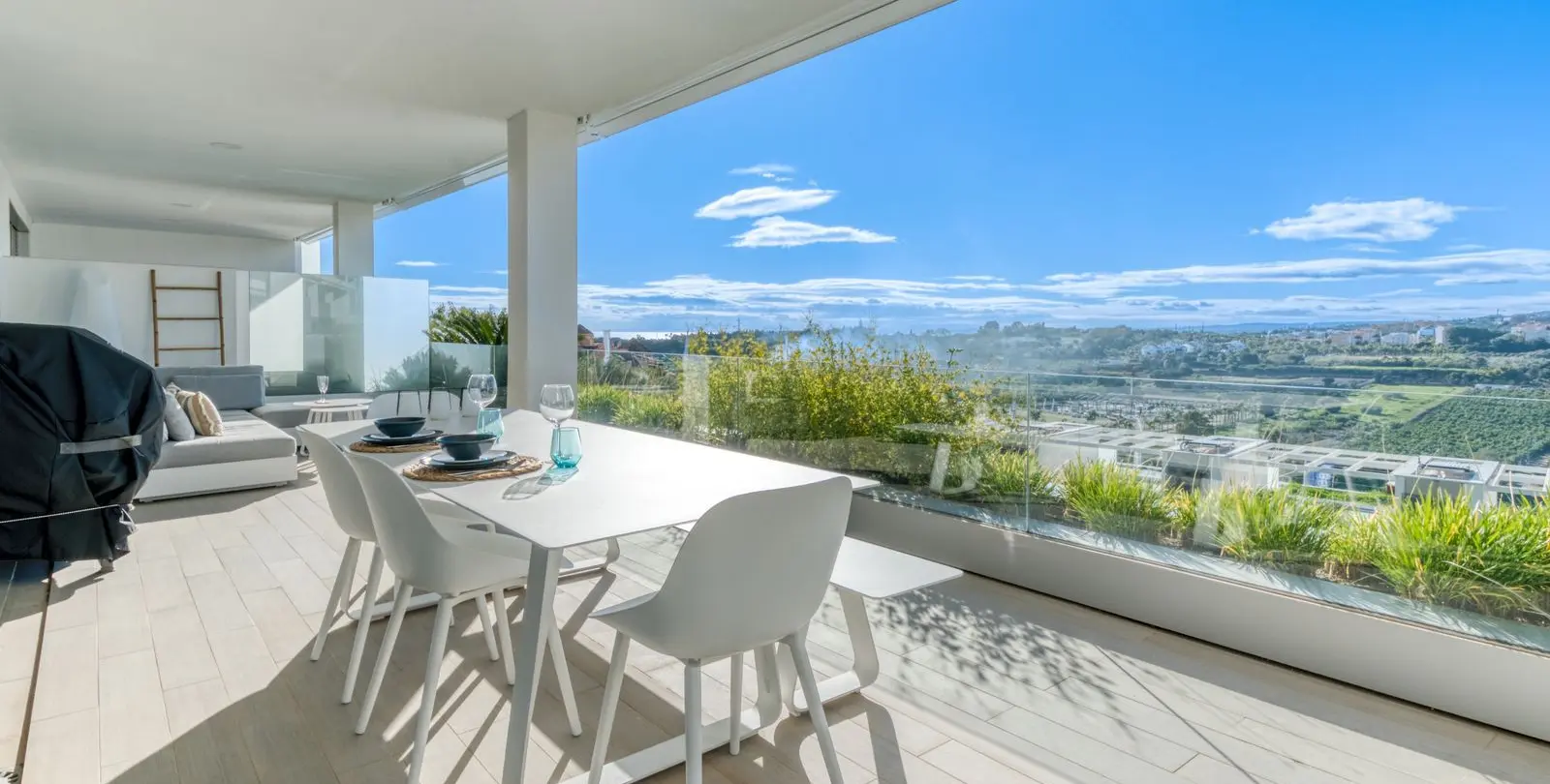 Sale of ground floor apartment in Estepona 8