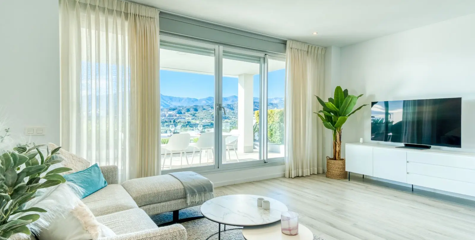 Sale of ground floor apartment in Estepona 13