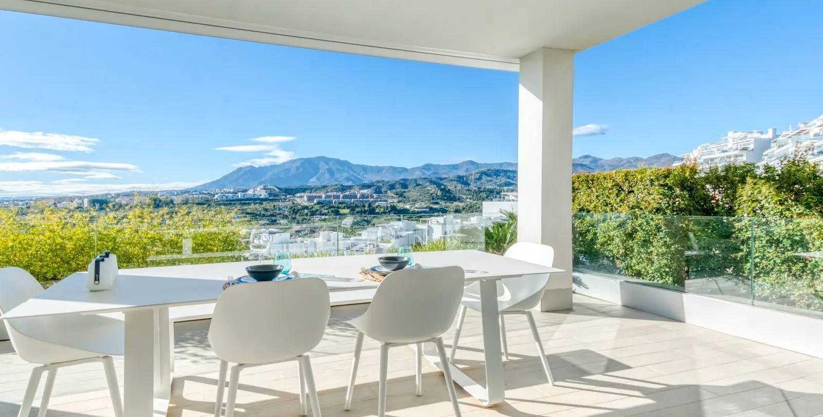 Sale of ground floor apartment in Estepona 16