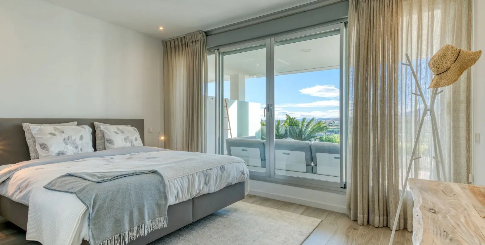 Sale of ground floor apartment in Estepona 17