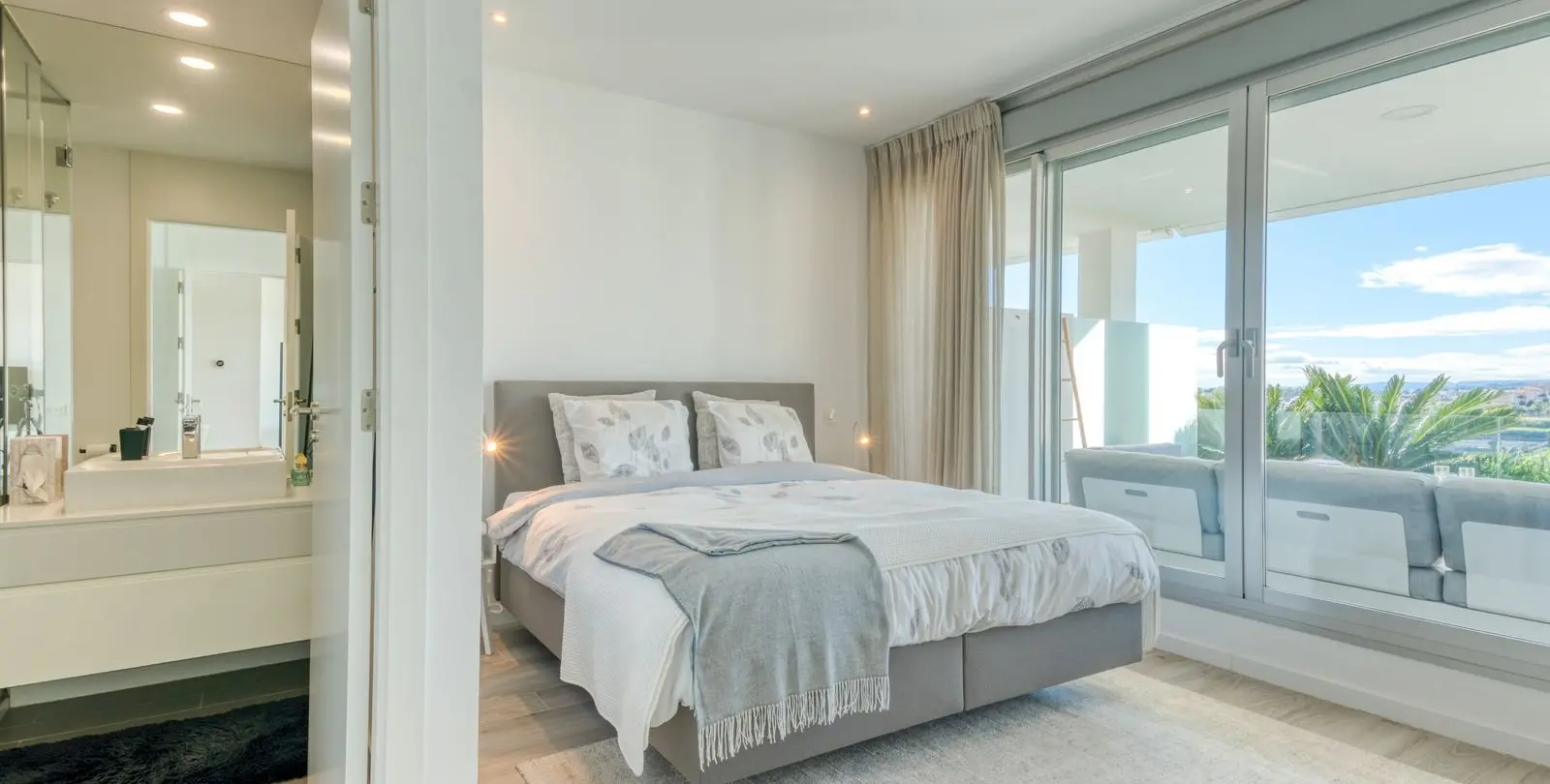 Sale of ground floor apartment in Estepona 20