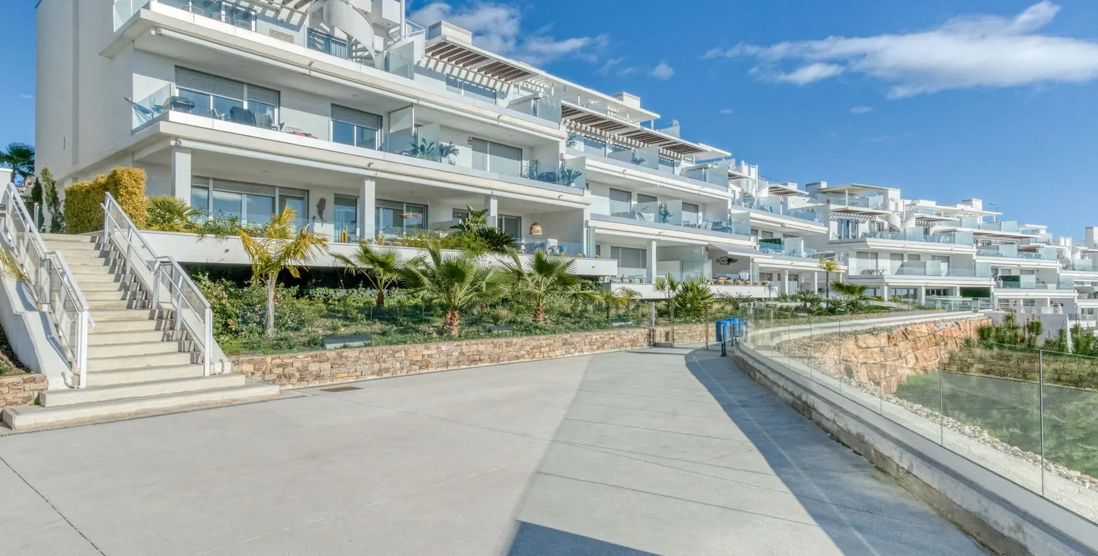 Sale of ground floor apartment in Estepona 24