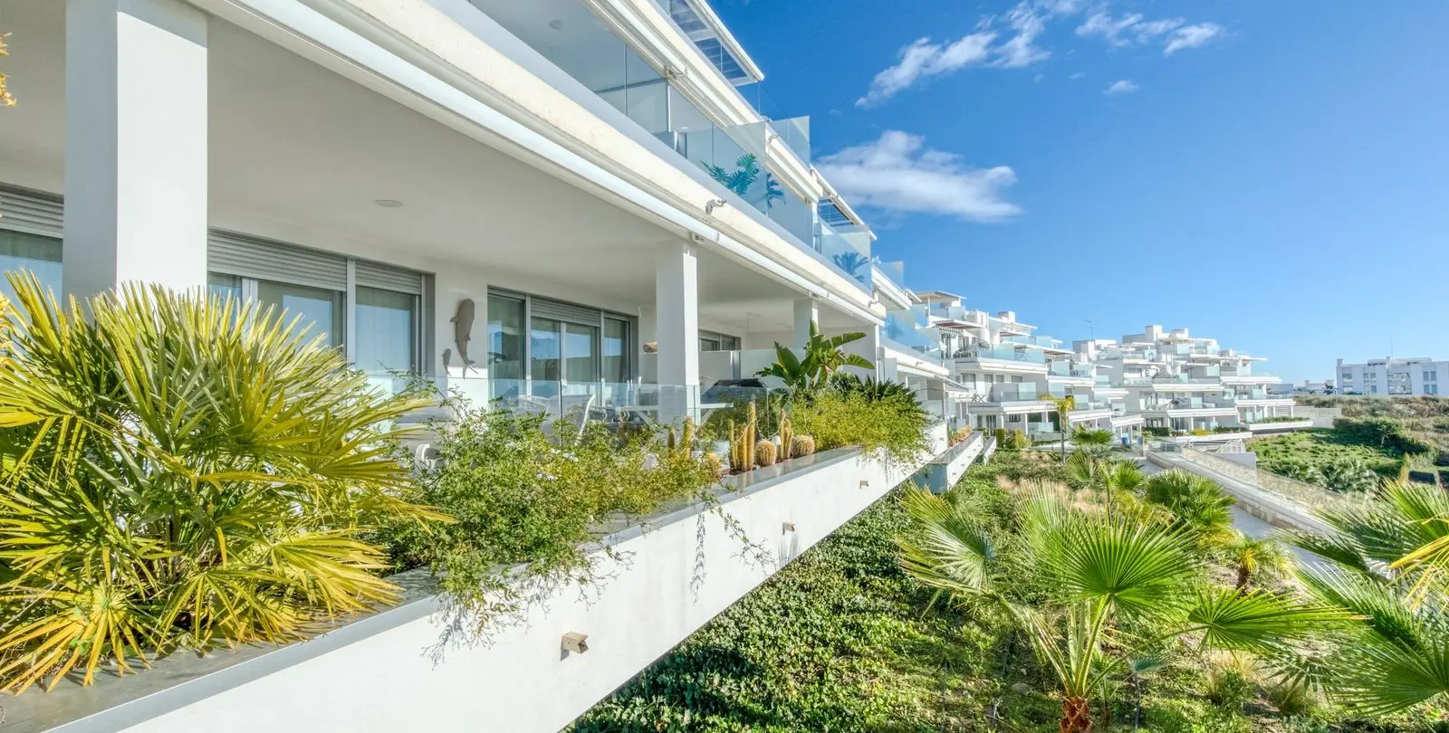 Sale of ground floor apartment in Estepona 25