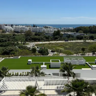 Sale of middle floor apartment in Estepona