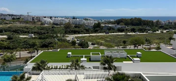 Sale of middle floor apartment in Estepona 1