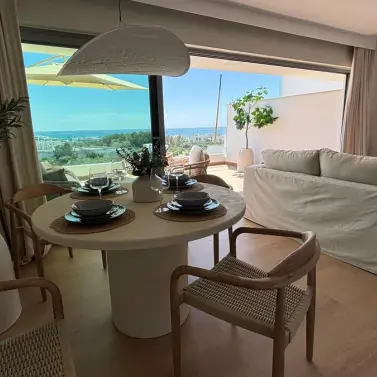 Sale of middle floor apartment in Estepona