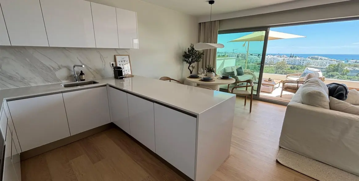 Продажа апартаментов на среднем этаже в Estepona 13