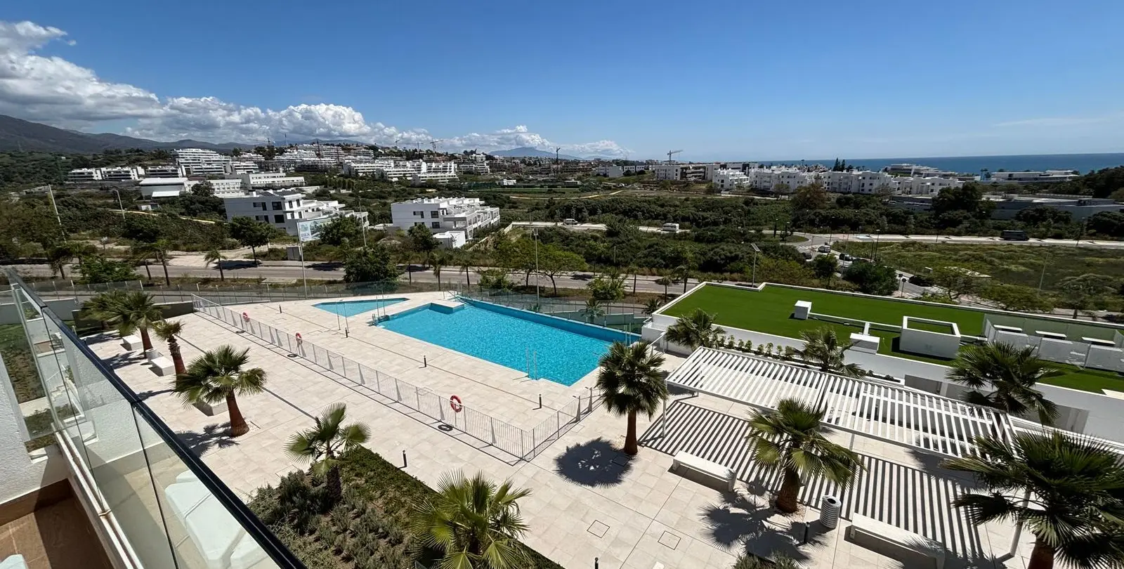 Продажа апартаментов на среднем этаже в Estepona 1