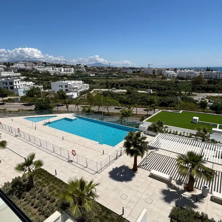 Продажа апартаментов на среднем этаже в Estepona