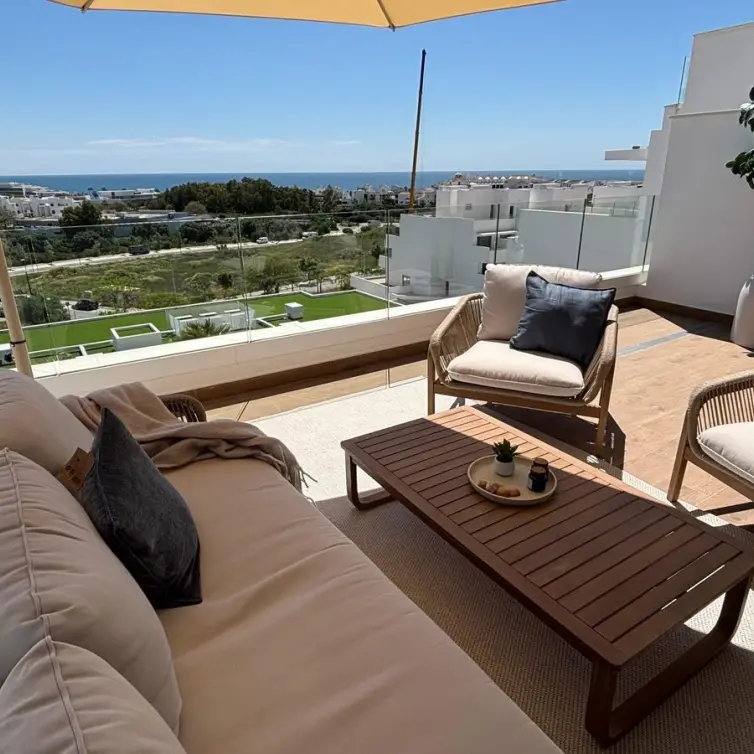 Продажа апартаментов на среднем этаже в Estepona