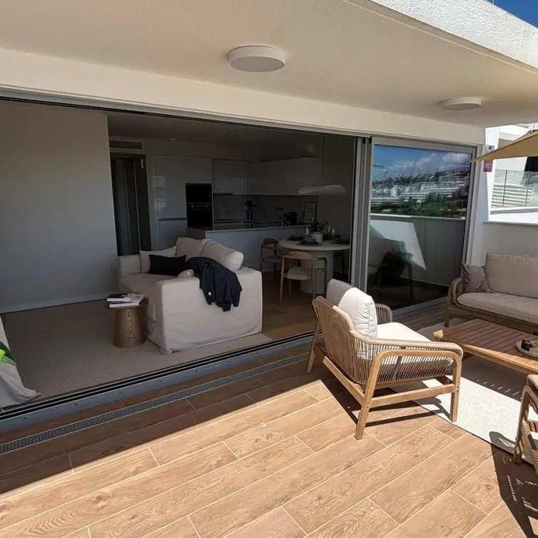 Продажа апартаментов на среднем этаже в Estepona