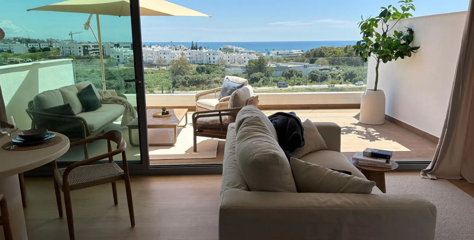 Продажа апартаментов на среднем этаже в Estepona 6