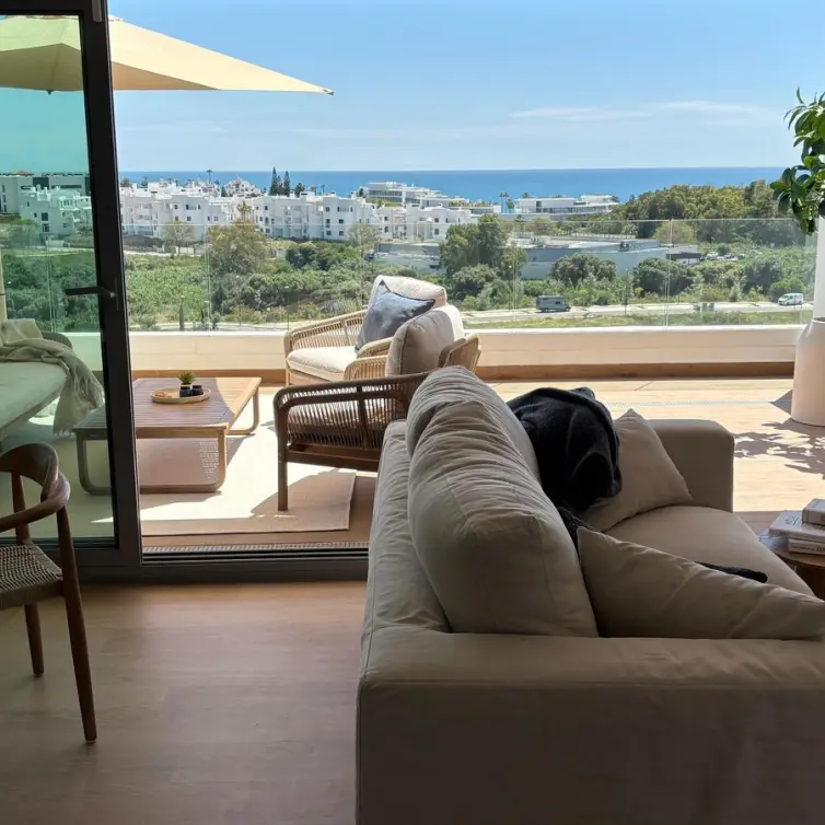 Продажа апартаментов на среднем этаже в Estepona