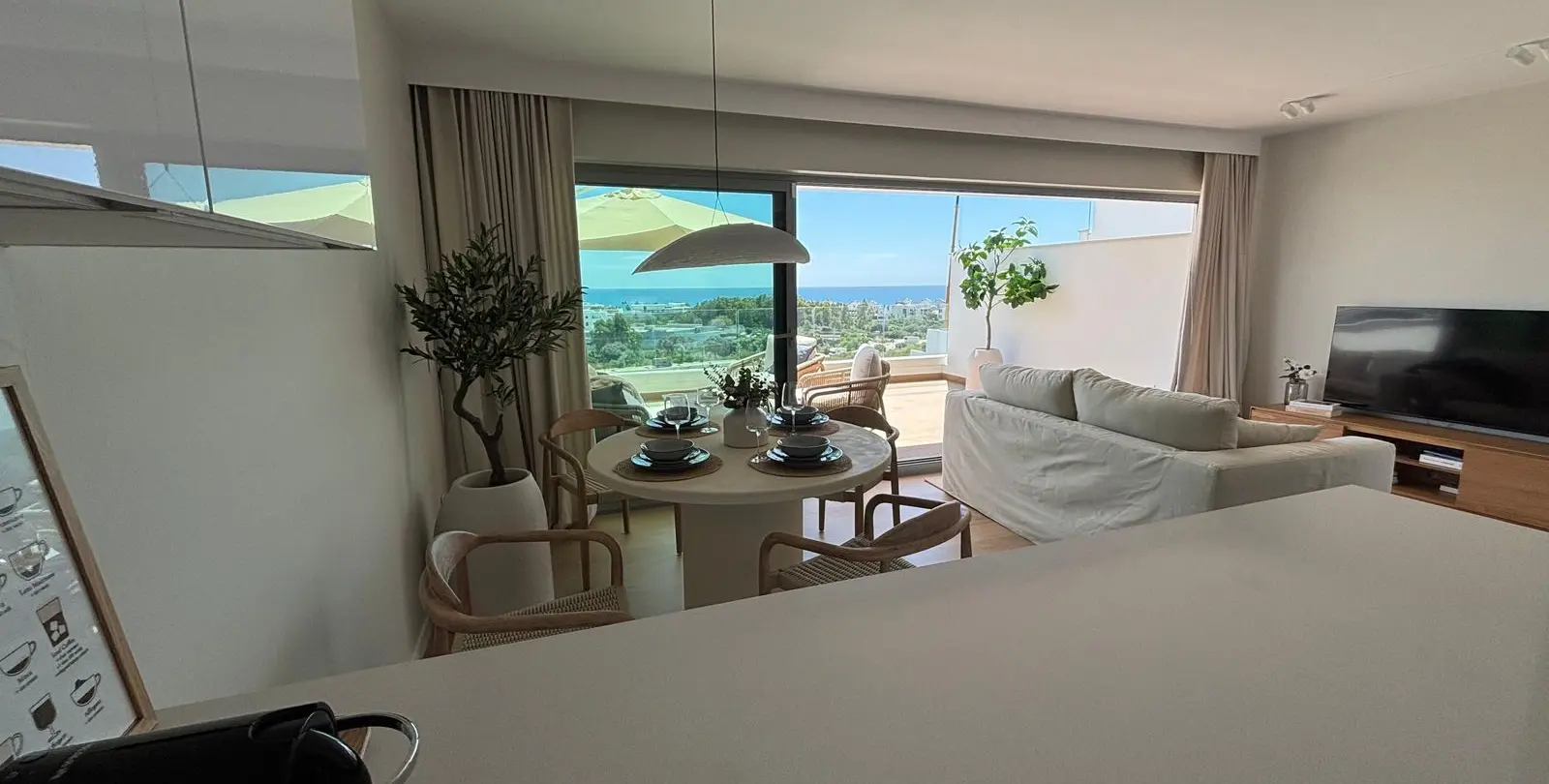 Продажа апартаментов на среднем этаже в Estepona 8