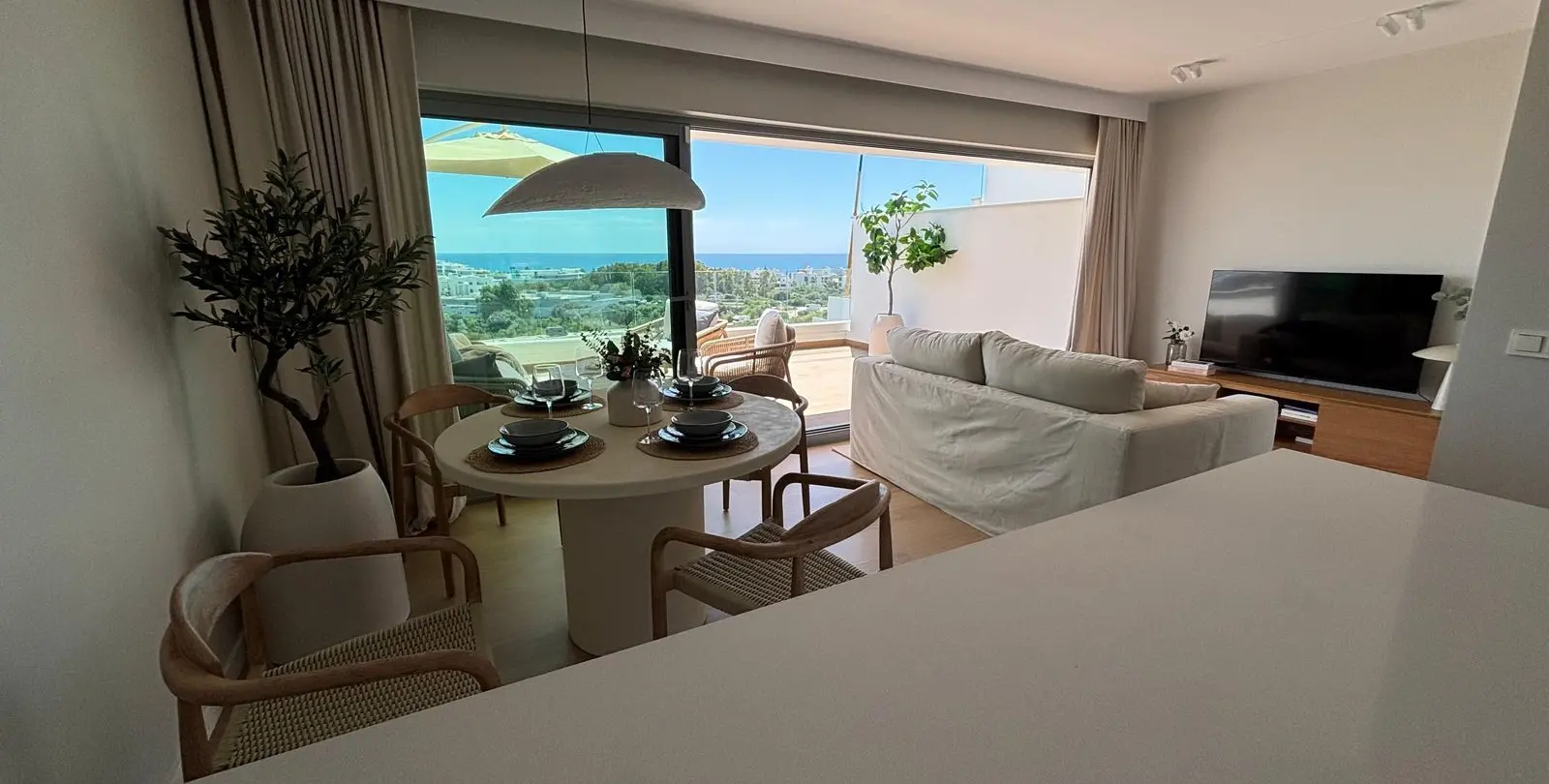 Продажа апартаментов на среднем этаже в Estepona 9