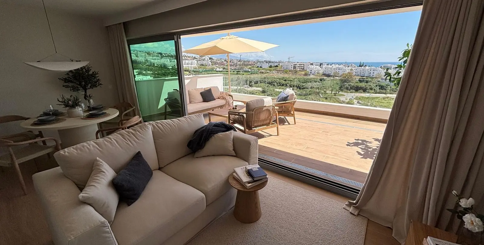 Продажа апартаментов на среднем этаже в Estepona 10