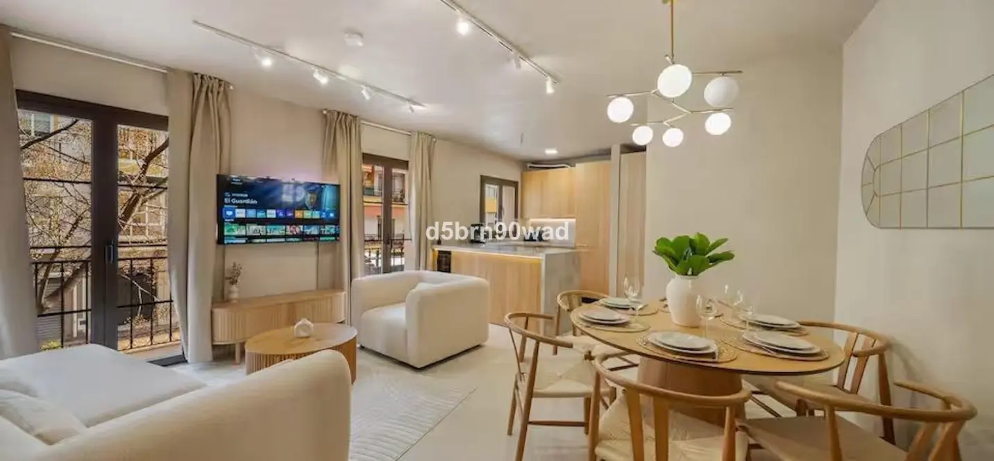 Venta de apartamento en planta media en Marbella 0
