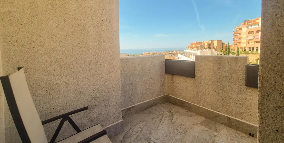Sale of penthouse in Riviera del Sol 11