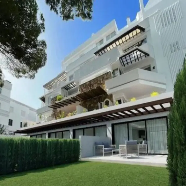 Sale of ground floor apartment in Nueva Andalucía