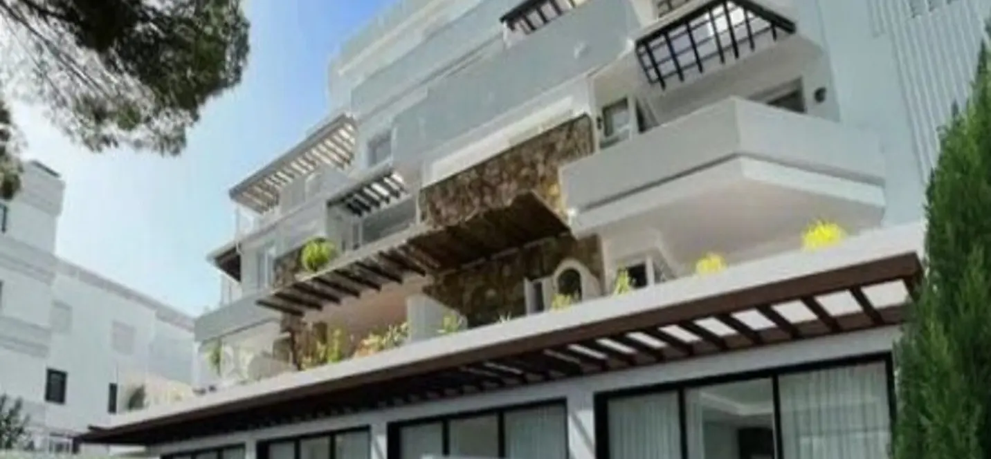 Sale of ground floor apartment in Nueva Andalucía 0