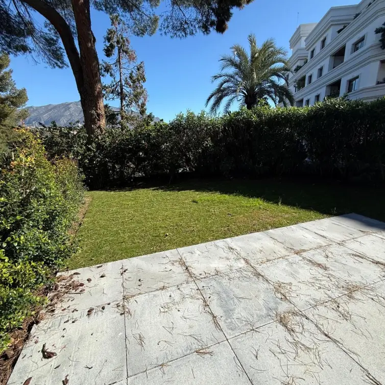 Sale of ground floor apartment in Nueva Andalucía