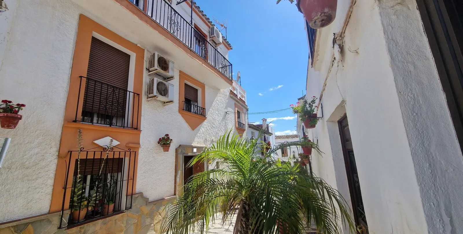 Продажа таунхауса в Estepona 1