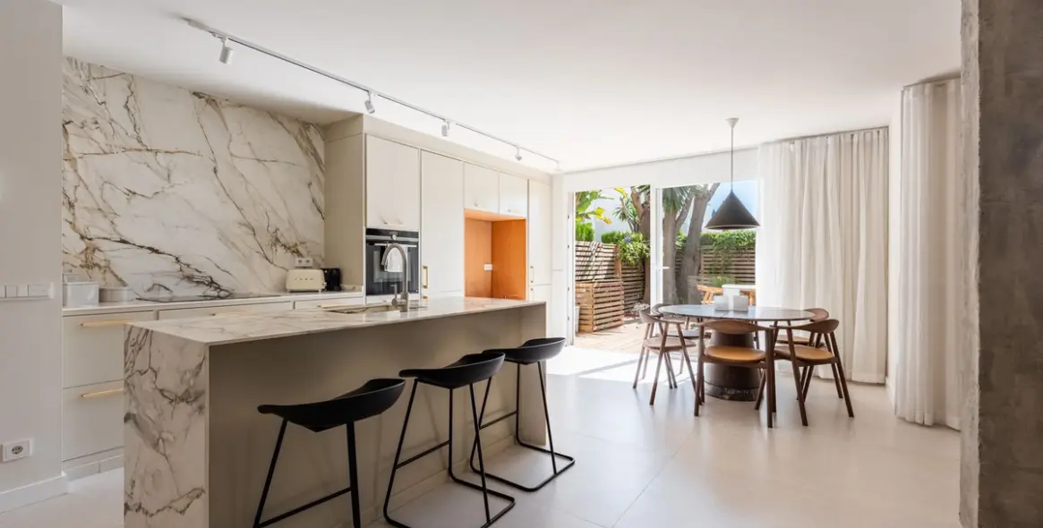 Sale of ground floor apartment in Nueva Andalucía 2