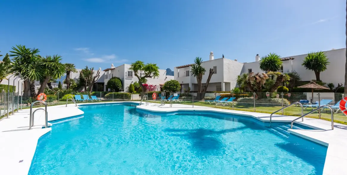 Sale of ground floor apartment in Nueva Andalucía 26