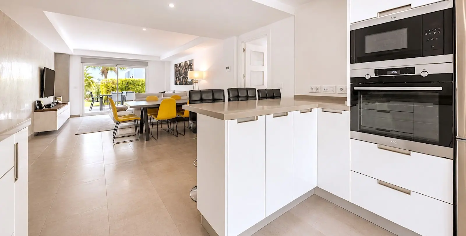 Sale of ground floor apartment in Atalaya 8