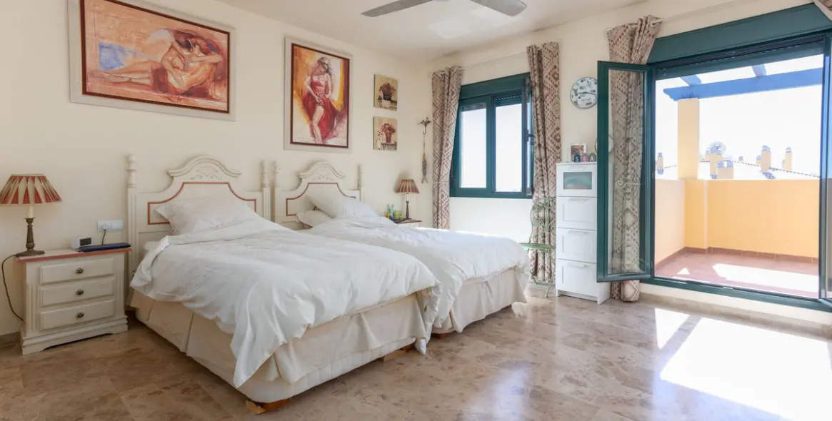 Sale of penthouse in San Pedro de Alcántara 13