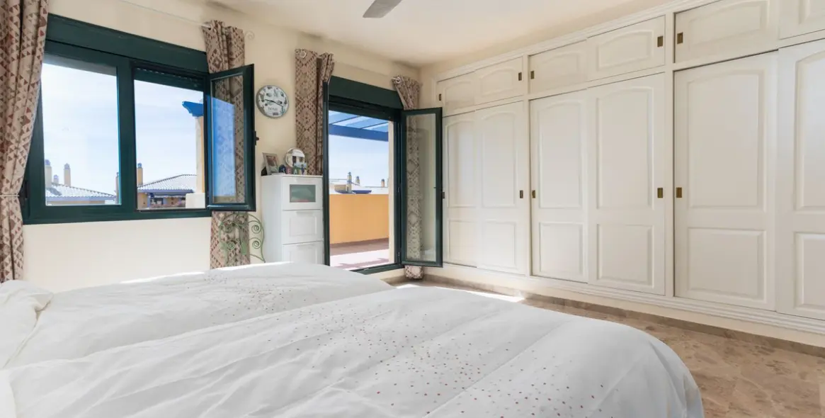 Sale of penthouse in San Pedro de Alcántara 15