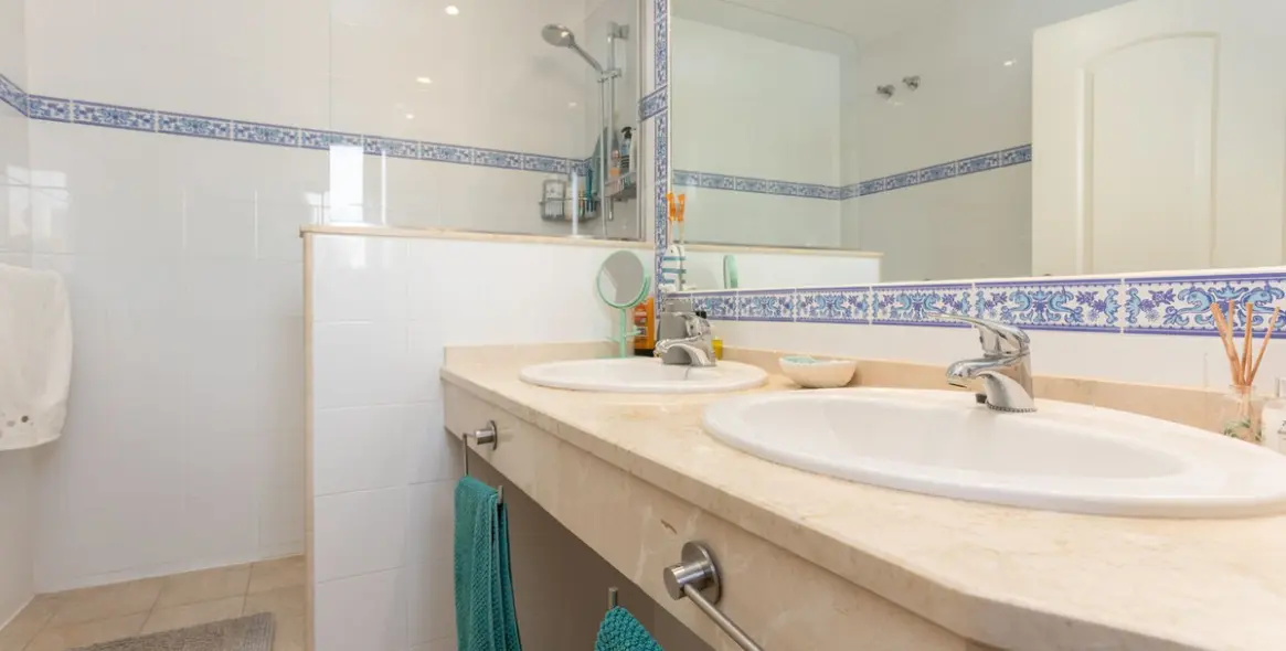Sale of penthouse in San Pedro de Alcántara 24