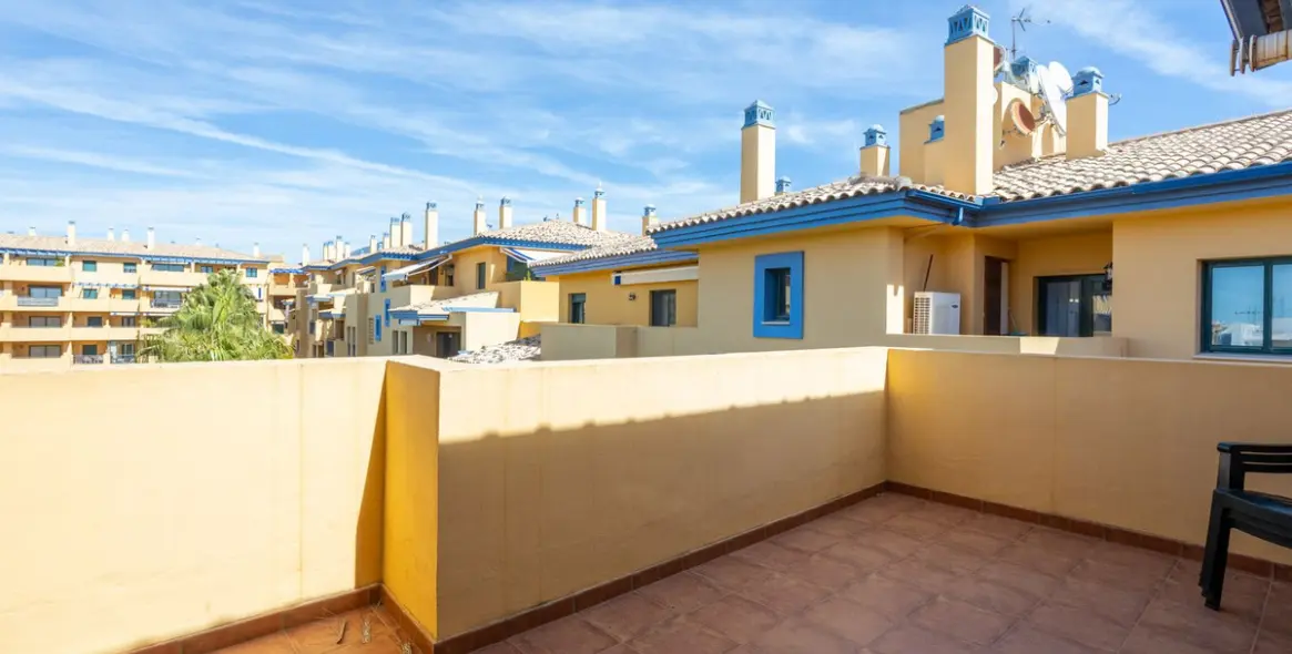 Sale of penthouse in San Pedro de Alcántara 25