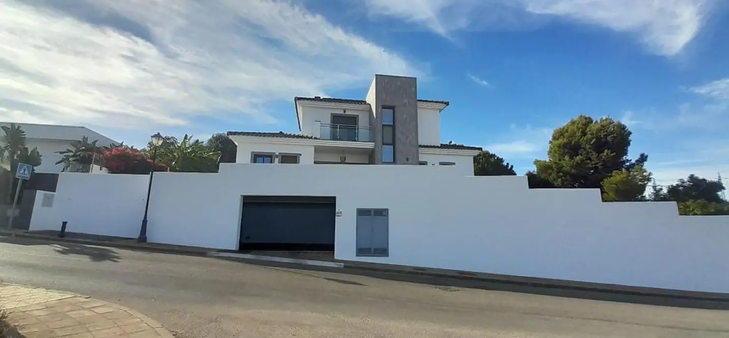 Sale of detached villa in La Cala Golf 0