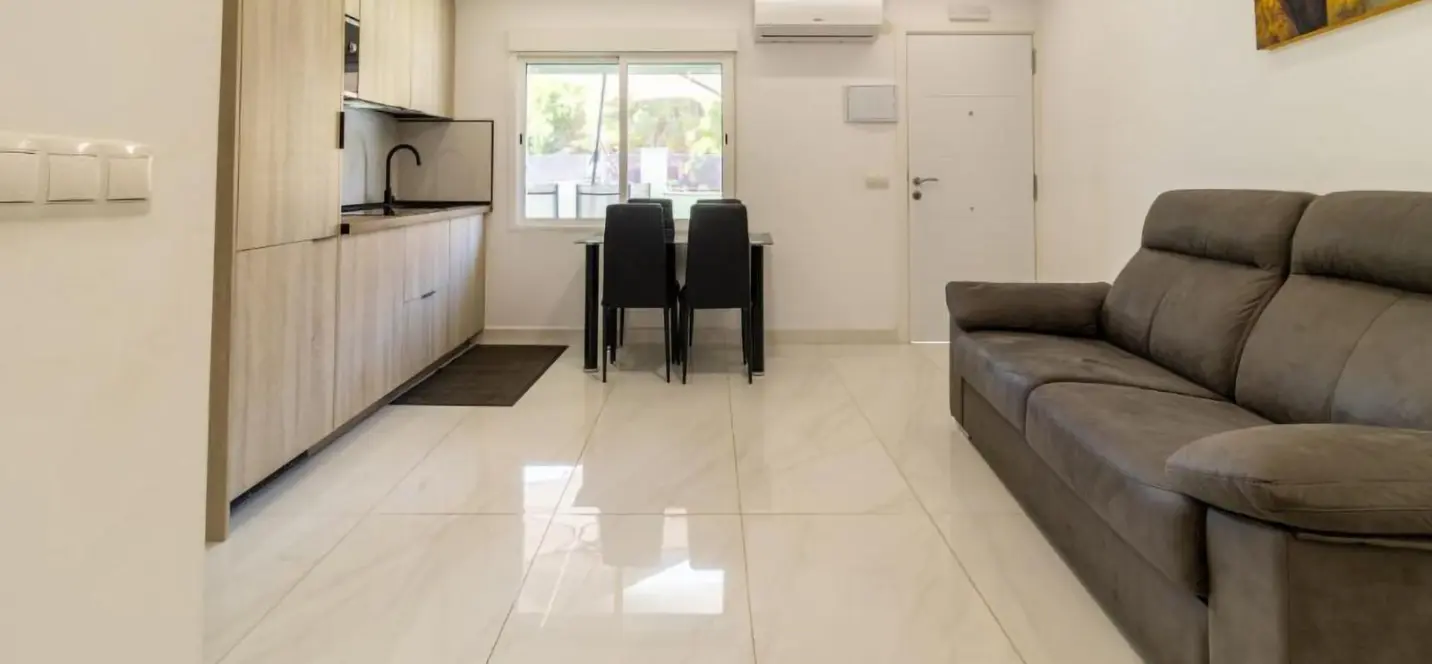 Sale of hostel in Fuengirola 1