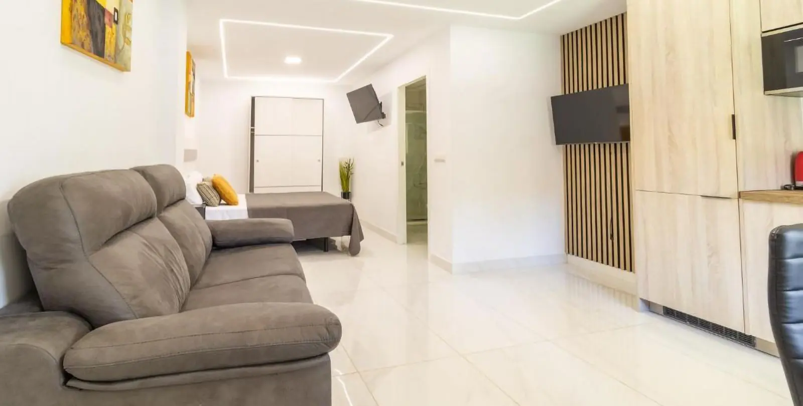 Sale of hostel in Fuengirola 3