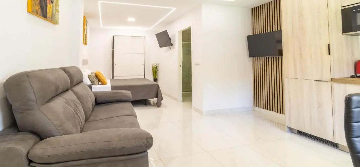 Sale of hostel in Fuengirola 2