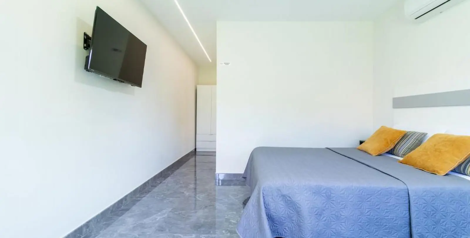 Sale of hostel in Fuengirola 4