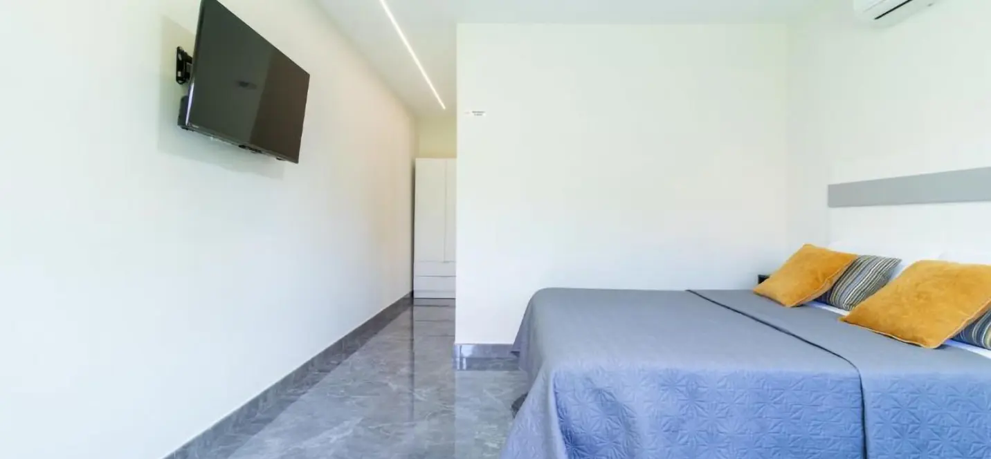 Sale of hostel in Fuengirola 3
