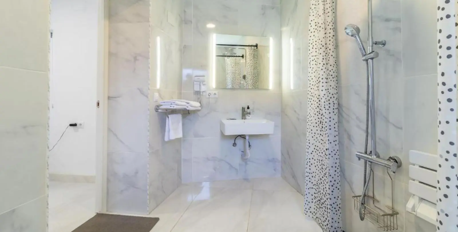 Sale of hostel in Fuengirola 9